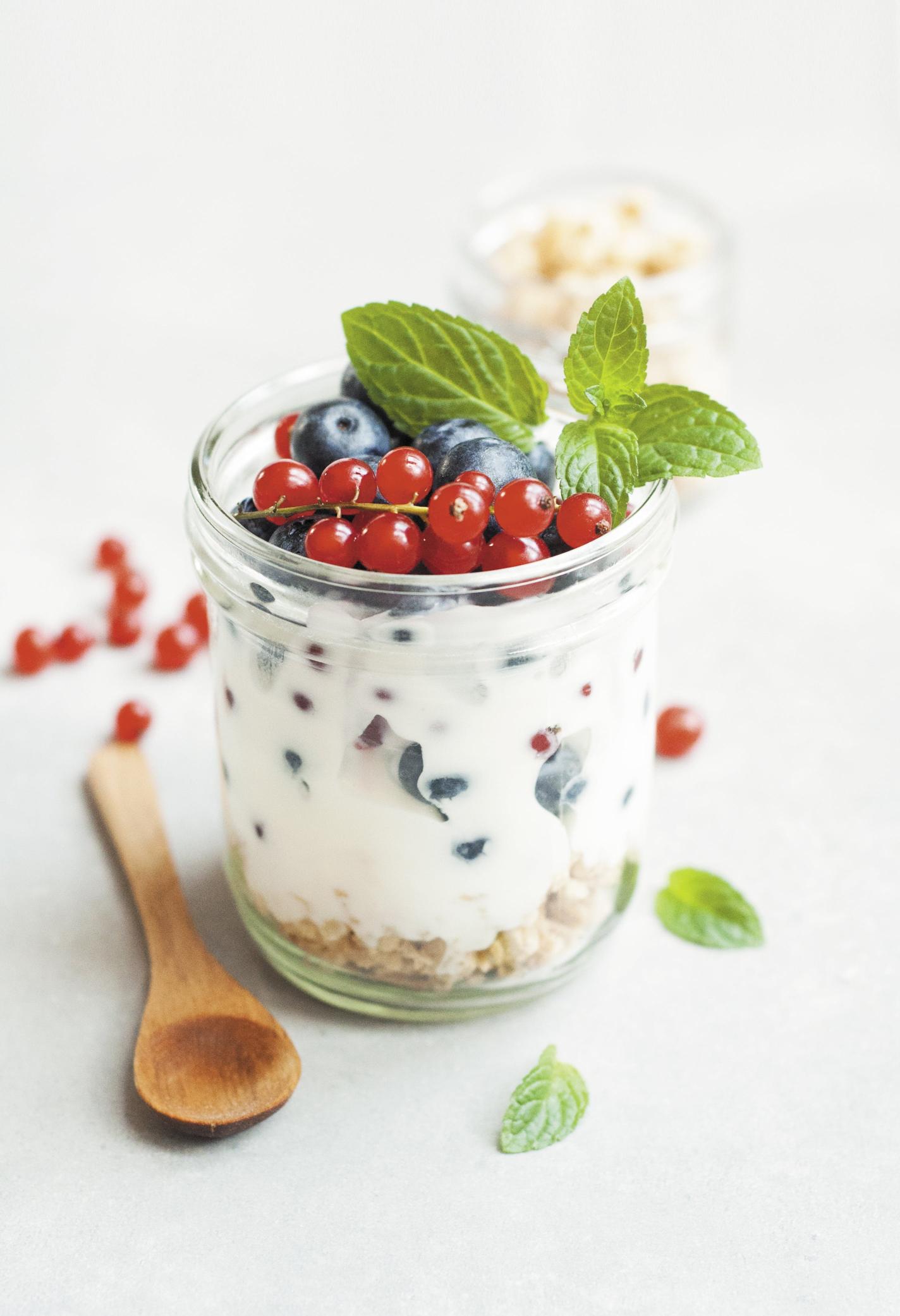 Come integrare lo yogurt nella dieta quotidiana per un sistema immunitario forte